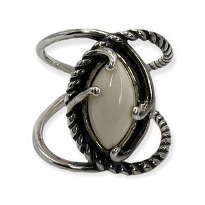 ❄️ Stunning Sterling Silver Vintage White Stone Ring💍❄️